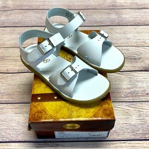 Worn once! Footmates Girls Tide White Sz 12 Sandal